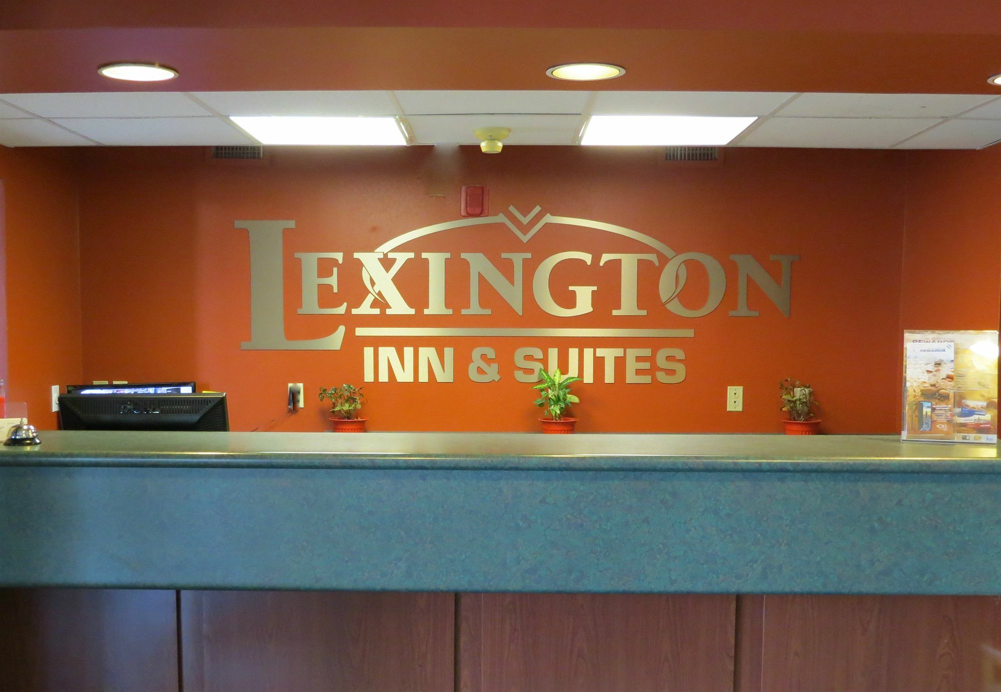 Lexington Inn & Suites-ウィンザー エクステリア 写真