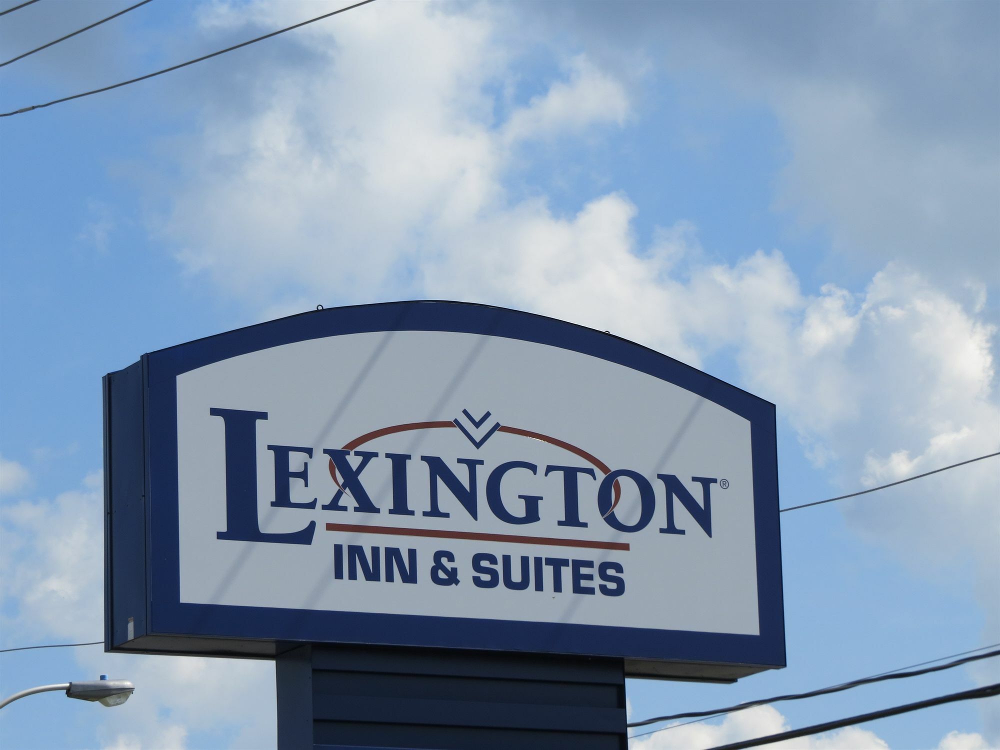 Lexington Inn & Suites-ウィンザー エクステリア 写真
